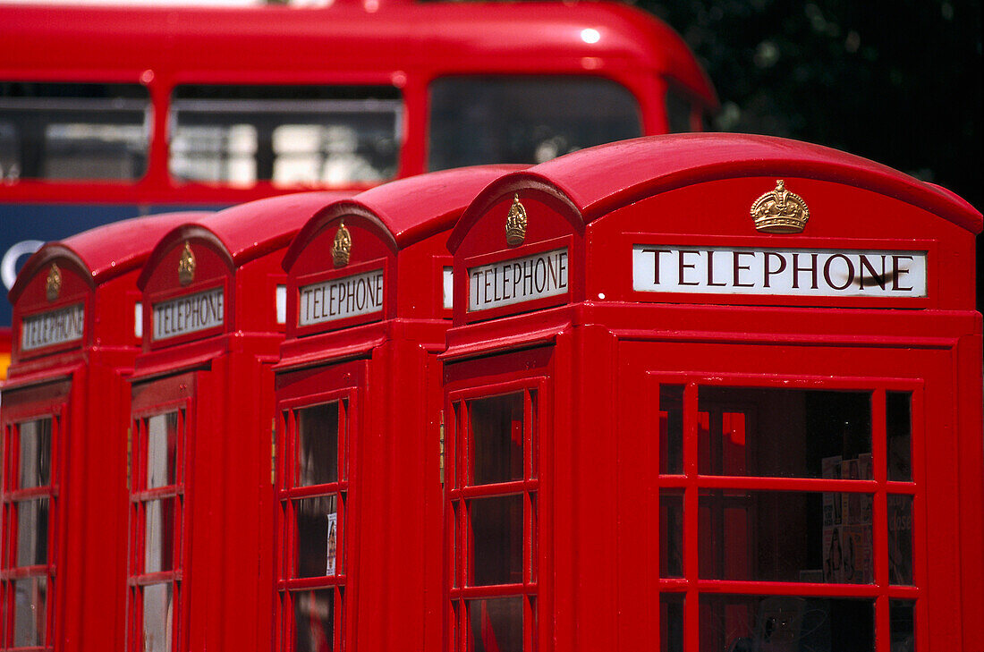 Traditionelle rote Telefonzelle, London, England, Großbritanien