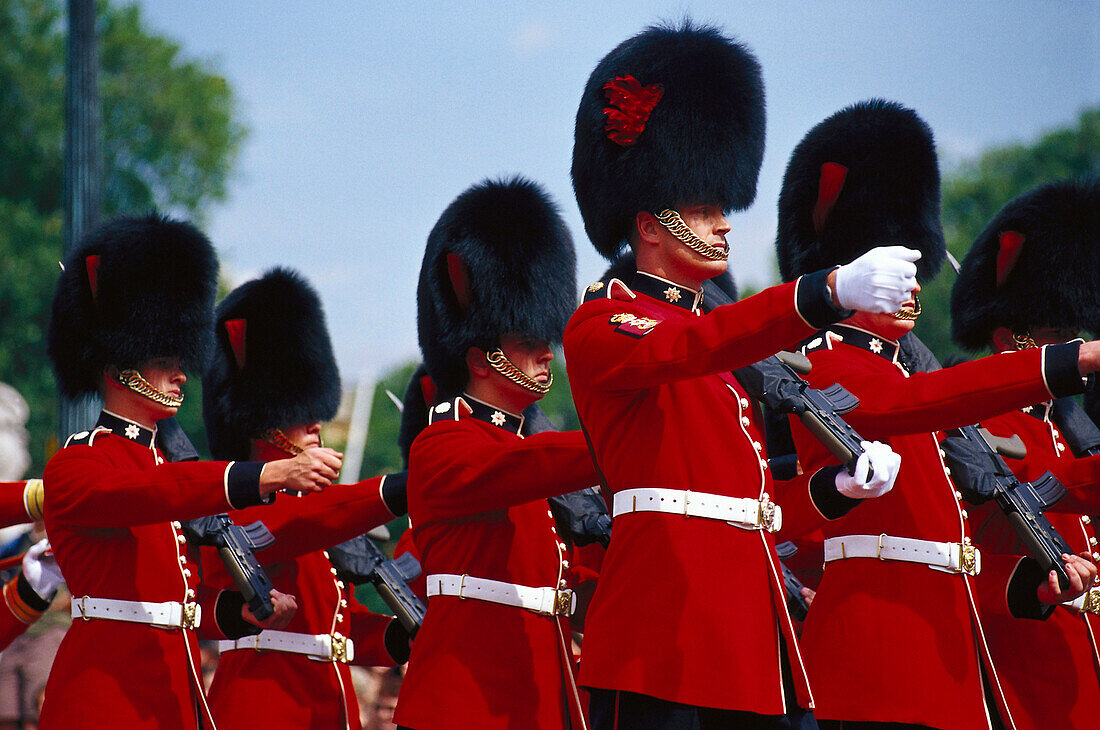 Wachablösung, Buckingham Palace, London, England, Vereinigtes Königreich