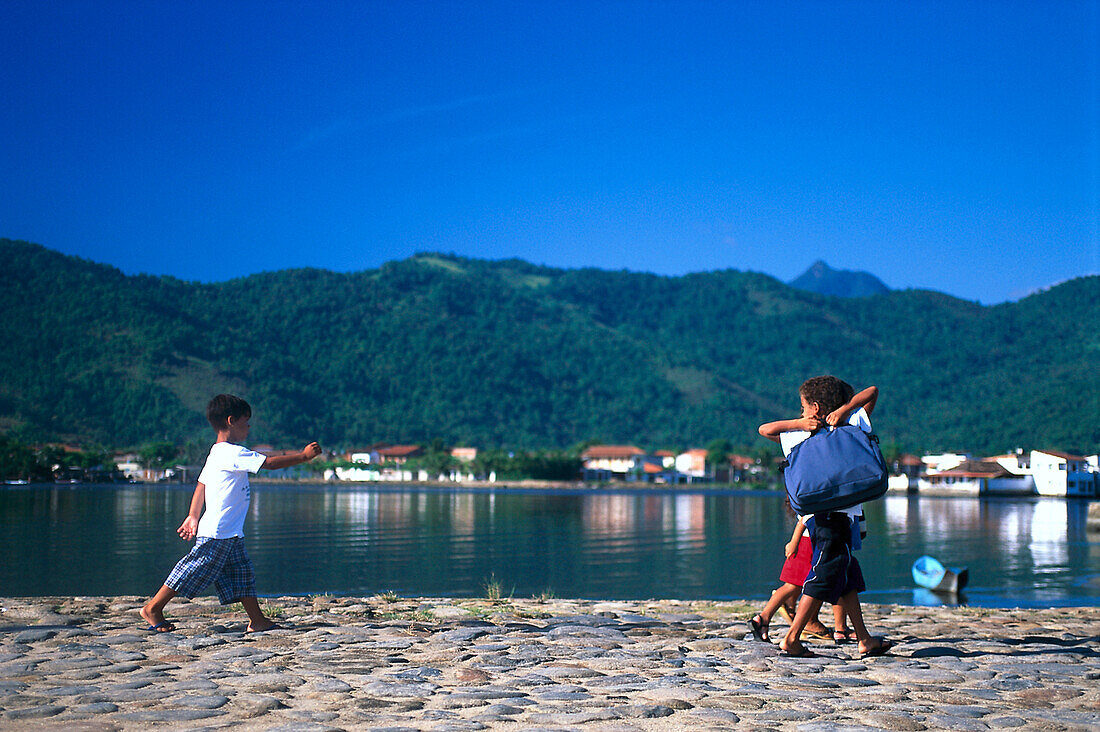 Kids, Paraty, Costa Verde Brazil