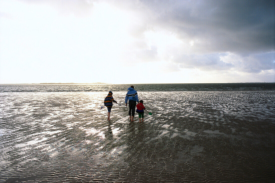 Mother and children at beach of Utersum, Foehr island, Schleswig-Holstein, Germany