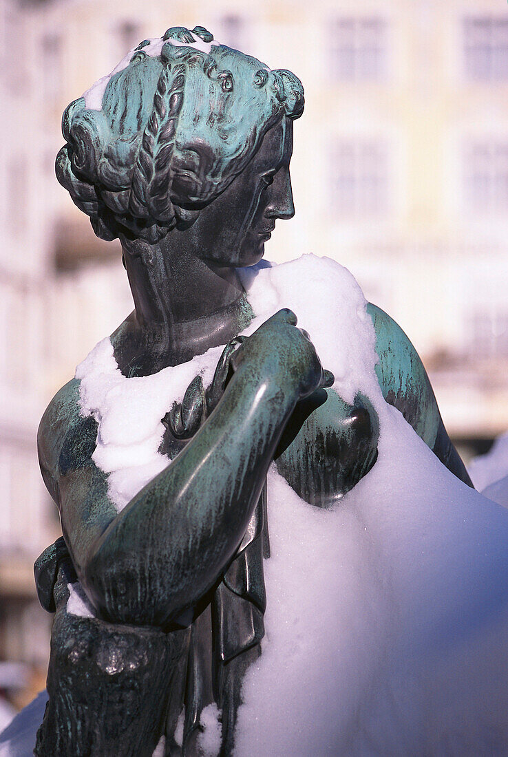 Statue, Neuer Markt, Vienna, Winter Austria