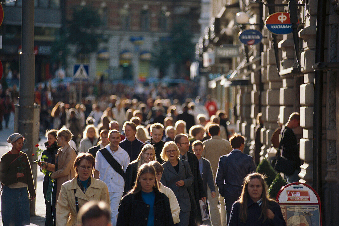 Sunday crowds, Pohjoisesplanadi Helsinki, Finland