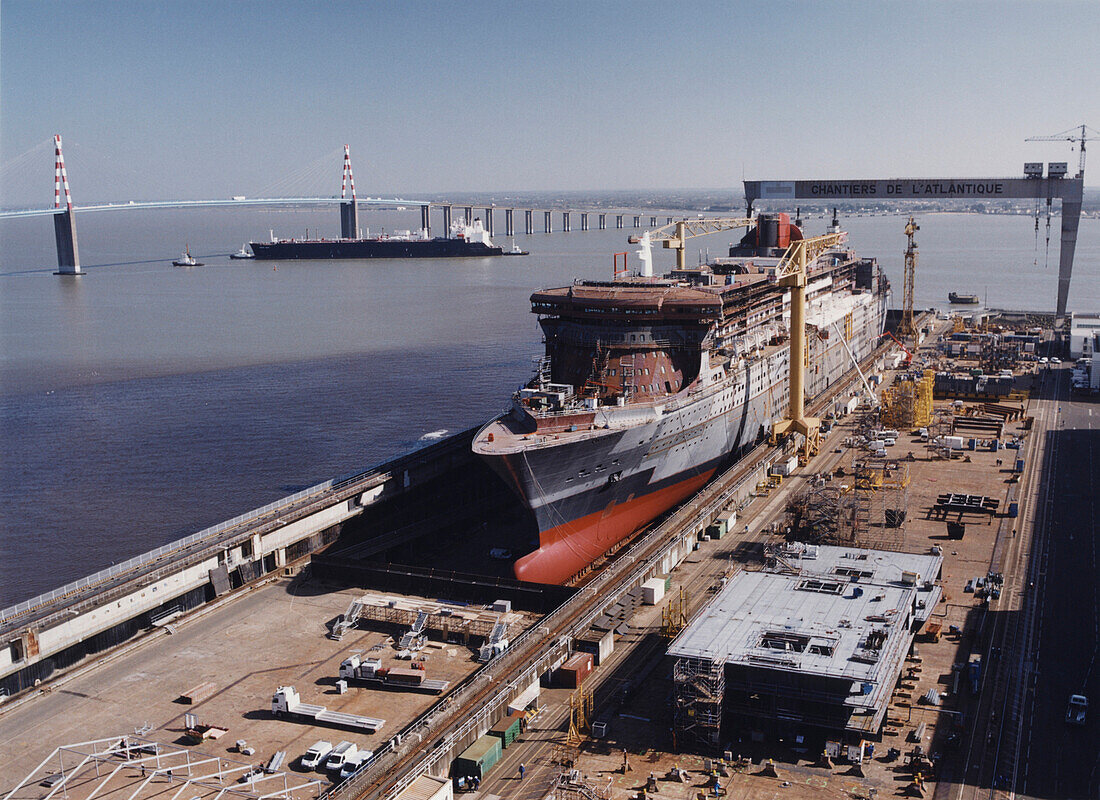 Queen Mary 2, Shipyard in Saint-Nazaire, Buch Seite 30/31