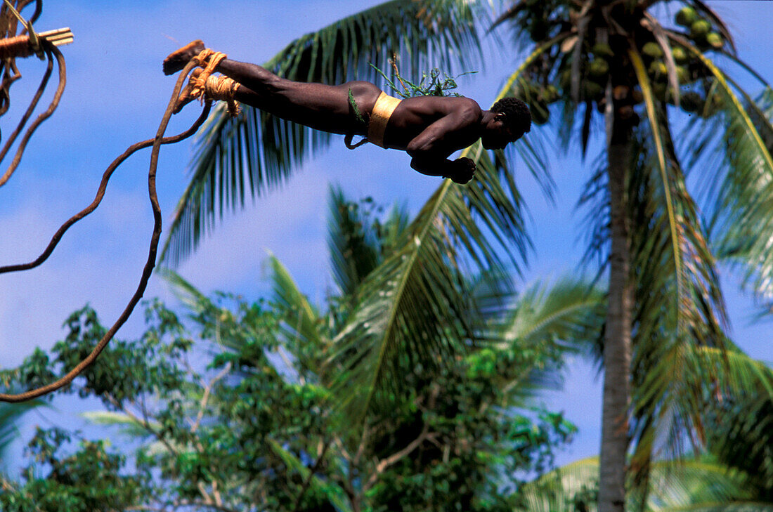 Einheimische Mann beim Bungeespringen, Ritual, Vanuatu, Polynesien, Asien