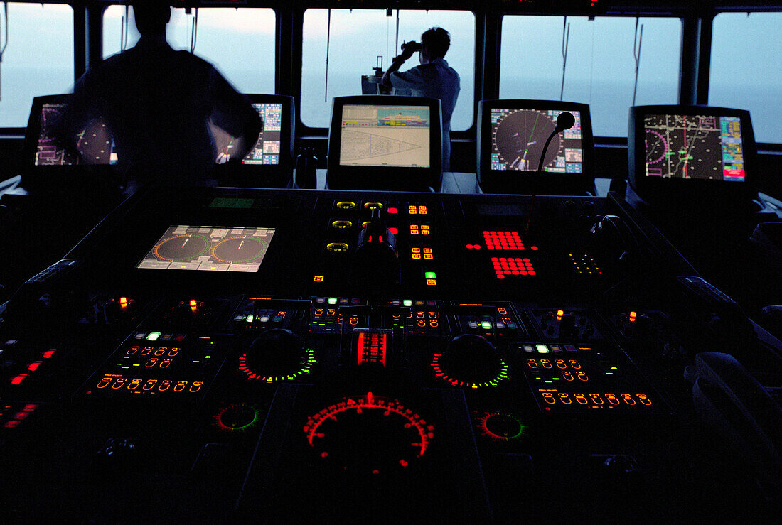 Screens and radars on command bridge, Queen Mary 2