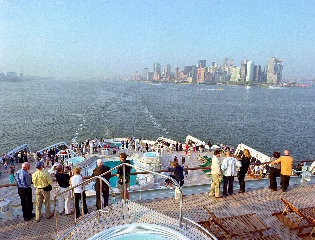Queen Mary 2 put out from Manhattan, NYC, people on quarterdeck, Queen Mary 2