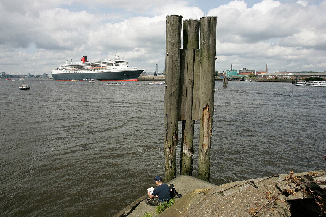 Queen Mary 2, Harbour Hamburg, Hamburg Germany