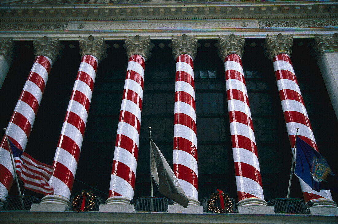 Christmas decoration, Wall Street, Financial District Manhattan, New York, USA