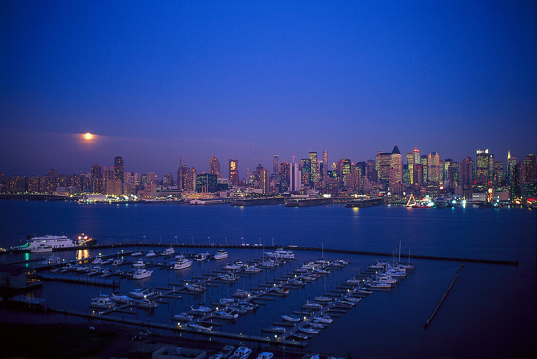 Weehawken Marina, Hudson River, Skyline, Midtown Manhattan NYC, USA