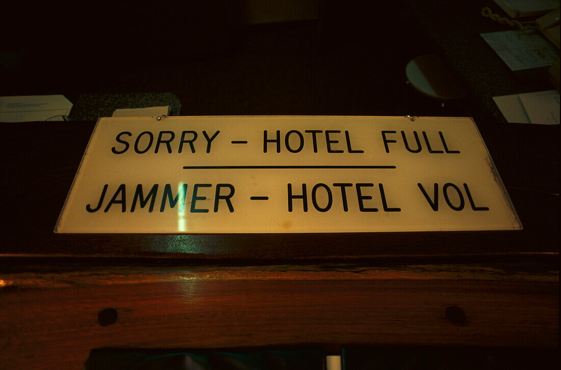 Schild des Hotels Lord Millner, Matjesfontain, Great Karoo, Südafrika, Afrika