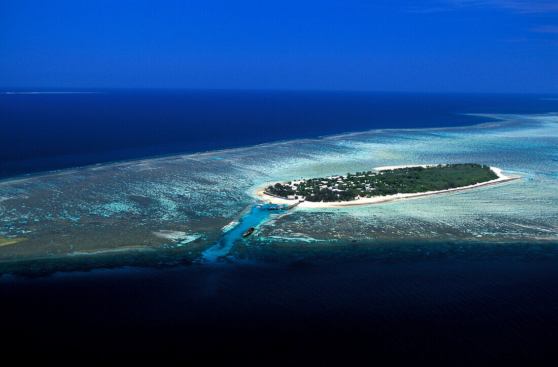 Aerial View, Heron Island, Great Barrier Reef Queensland, Australia