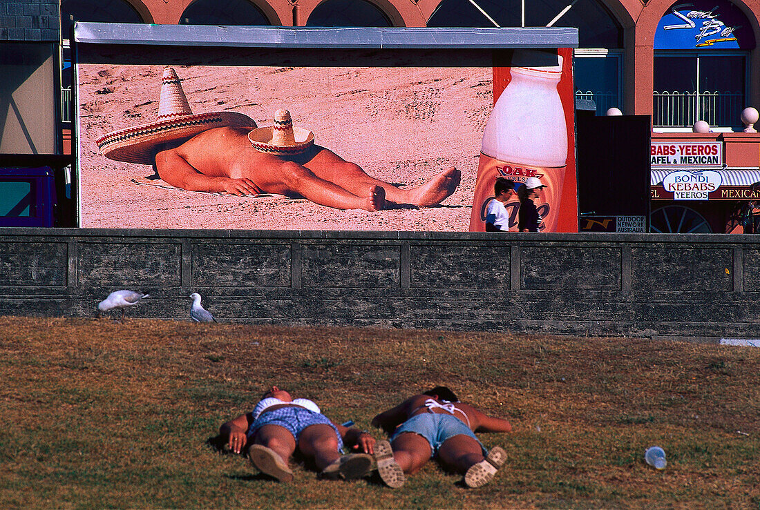 Sonnenbaden, Reklametafel, Bondi Beach, NSW Australien