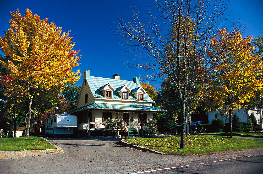 Canadian house, Prov. Quebec Canada