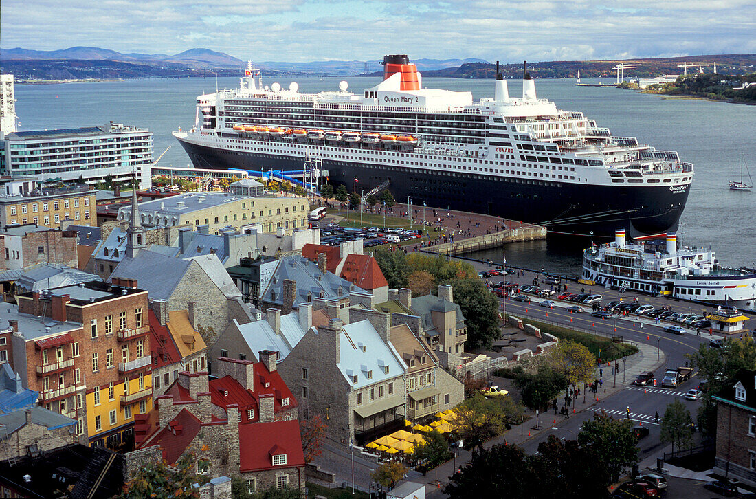 Harbour, Cruiseship Queen Mary 2, Quebec, Canada