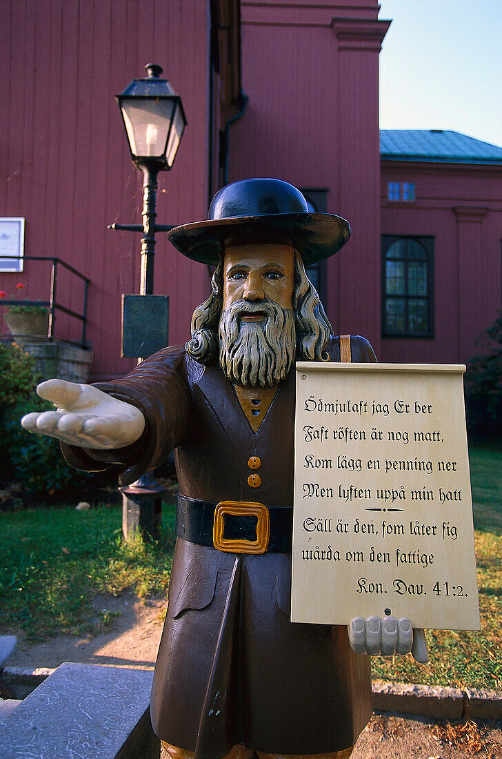 Gubben Rosenboom, Figur, sammelt fuer, Seeleute vor Admiralitaetskirche Ulrika Pia, Karlskrona, Blekinge, Schweden