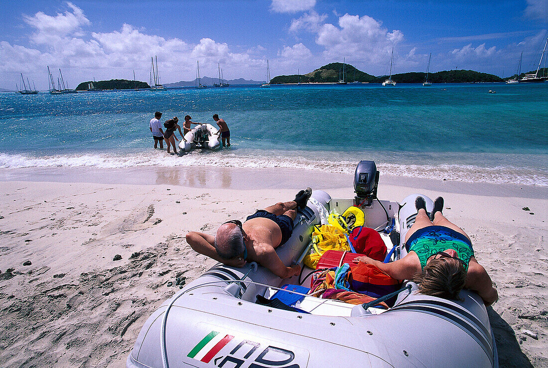 Segler mit Beibooten, Tobago Cays St. Vincent, Grenadinen