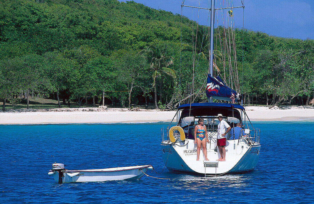Segelboot vor Petite St. Vincent, St. Vincent, Grenadinen