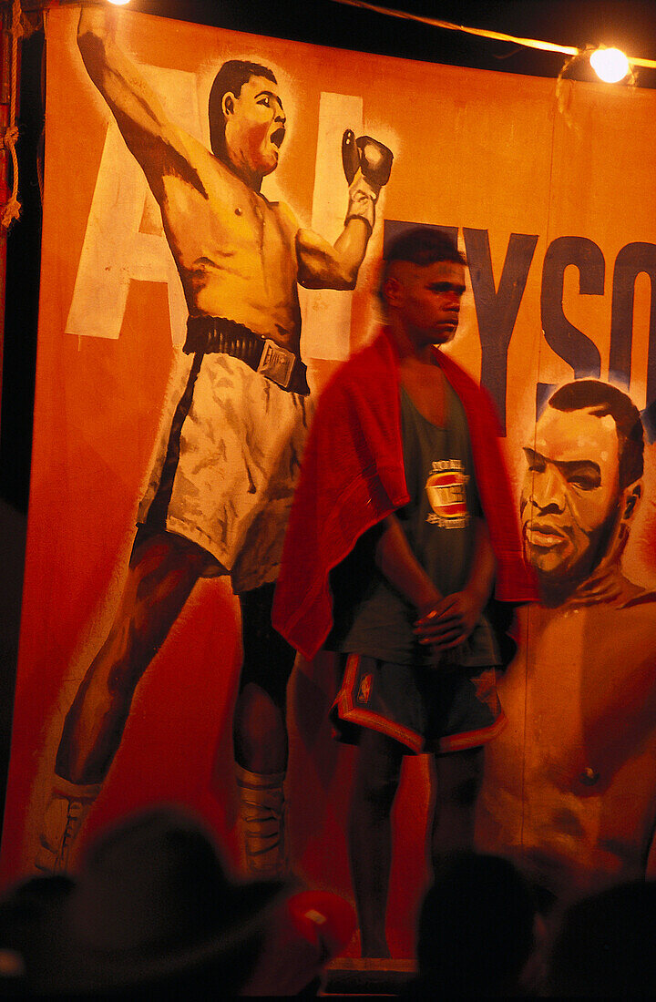 Präsentation der Boxer Little Italy und Afro Savage, Boxzelt, Fred Brophy's Boxing Troupe, Australien