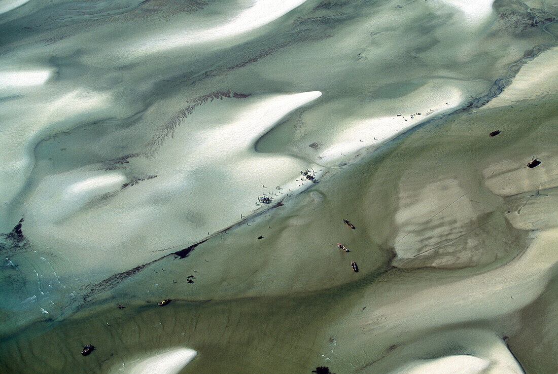 Luftaufnahme von Sandbänken an einer Flussmündung, Dar es Salaam, Sansibar, Tansania, Afrika