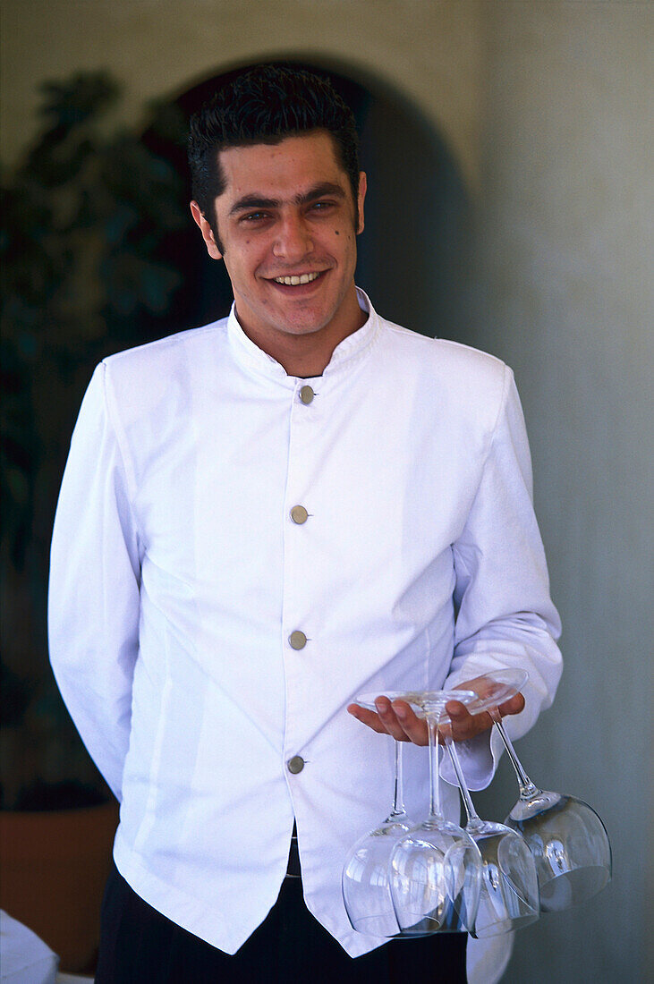 Waiter, Pyrgos, Santorin Kykladen, Greece