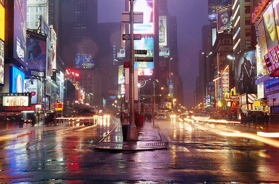 Times Square bei Nacht, Manhatten, New York, USA