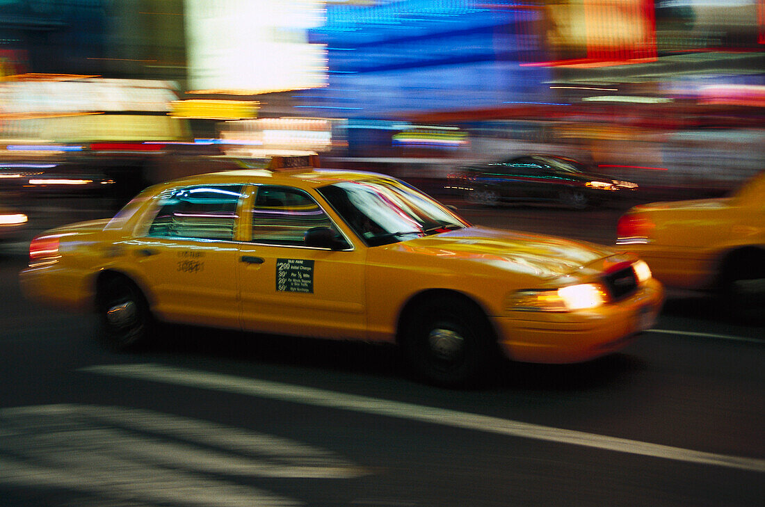 Cab, Times Square, Downtown Manhatten New York, USA
