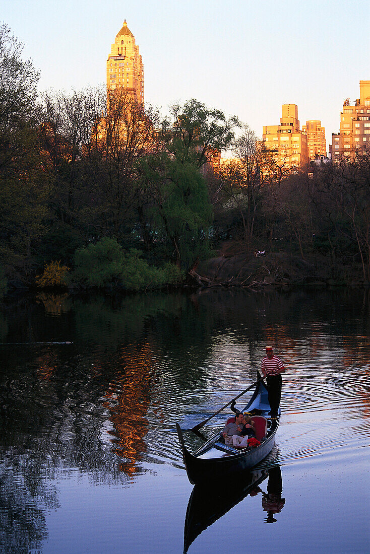Gondolier, Central Park, Manhattan New York, USA