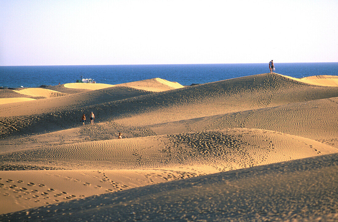 People on sand dunes in the sunlight, Maspalomas, Gran Canaria, Canary Islands, Spain, Europe