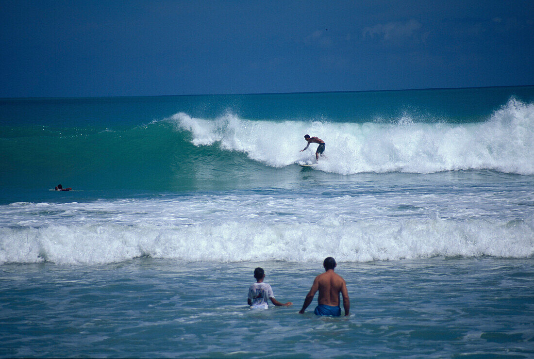 Surfer, Strand von Luquillo, Puerto Rico Karibik