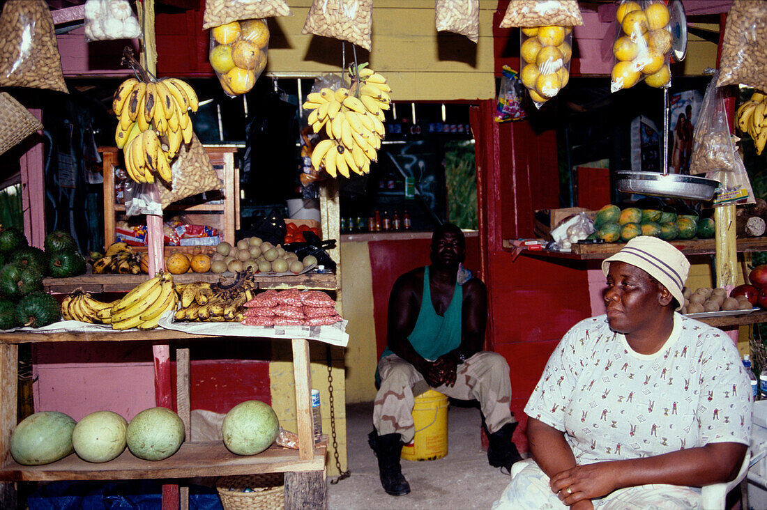 Verkaufsstand mit Fruechten, Jamaika Karibik