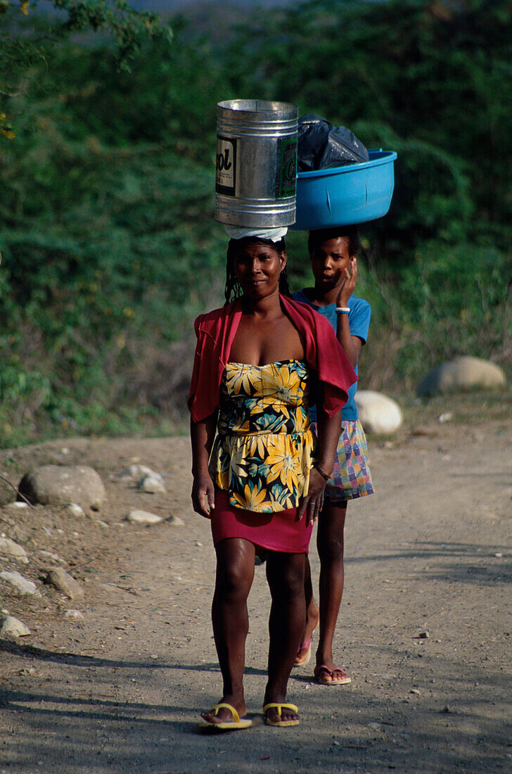 Frauen am Waschtag, Provinz Barahona, Dominikanische Republik Karibik