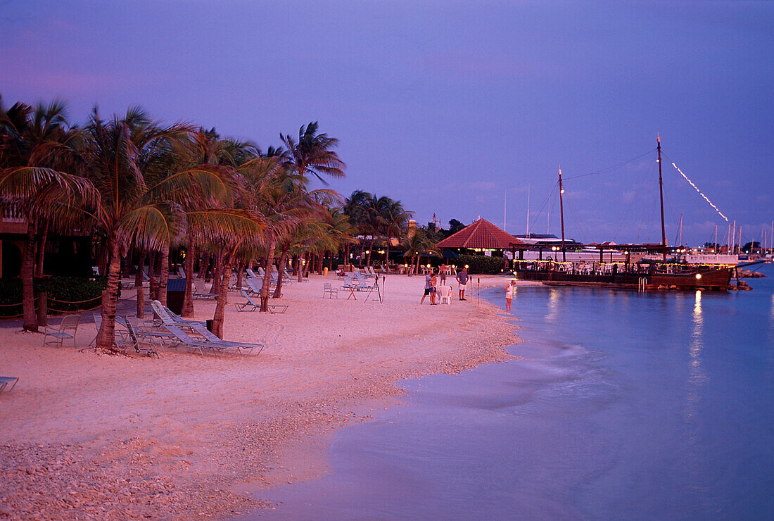 Strand, Harbour Village Resort, Bonaire, Niederländische Antillen Karibik