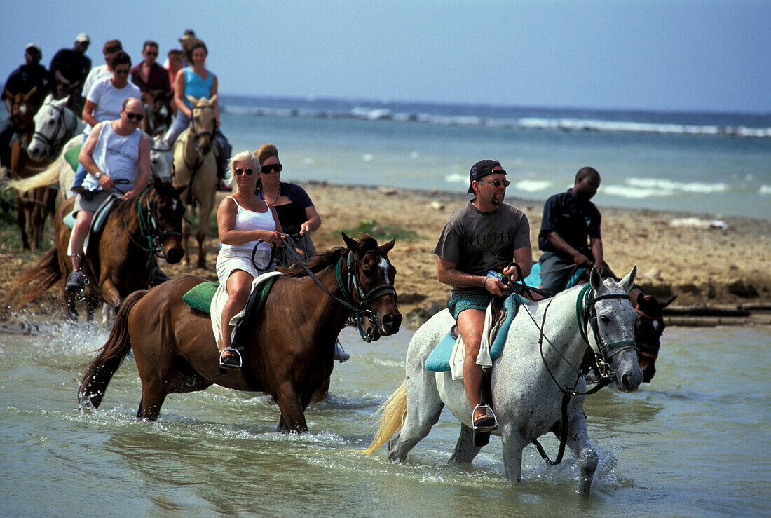 Reiten bei Ochos Rios, Jamaika, Karibik