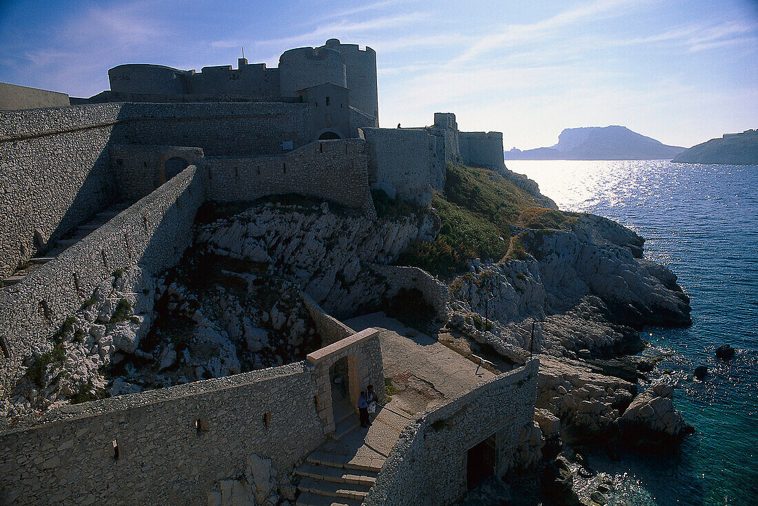 Blick auf Château d´lf an der Küste, Marseille, Provence, Frankreich, Europa