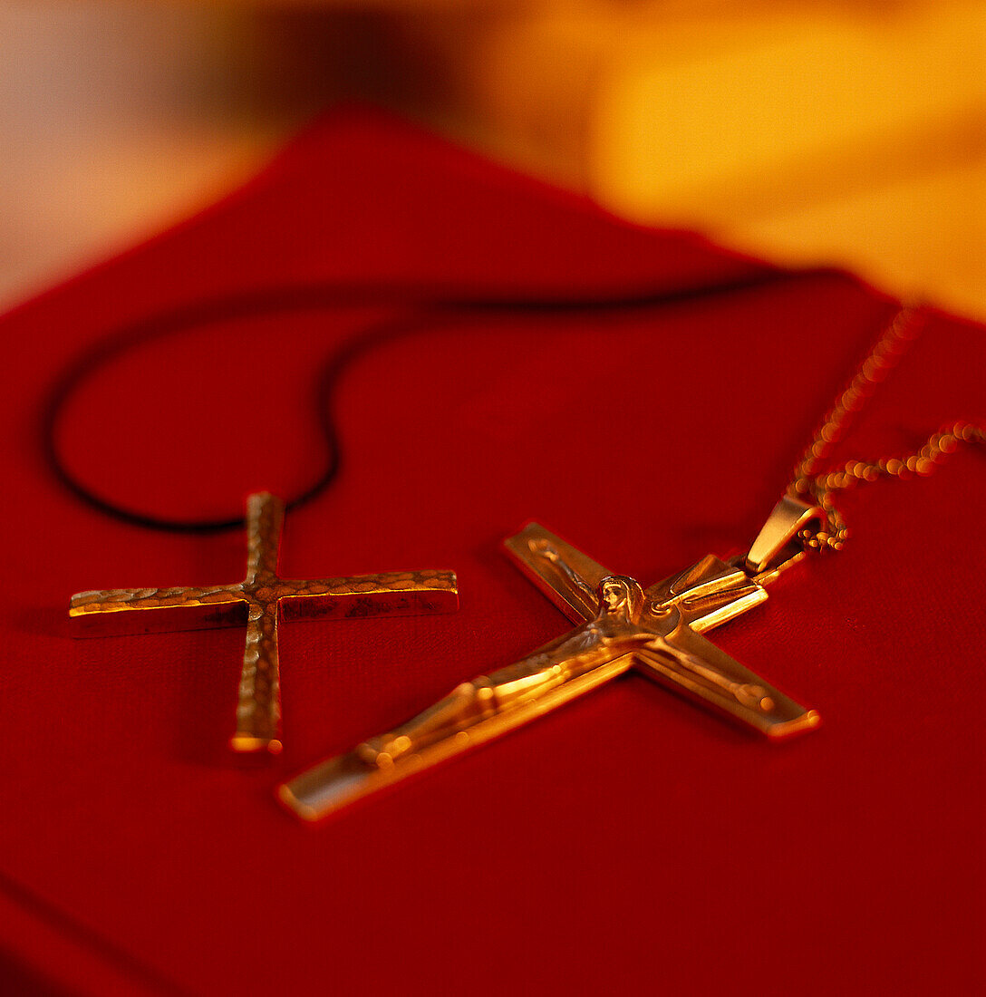 Holy cross on bible, Symbols Bild kaufen 70014441 lookphotos