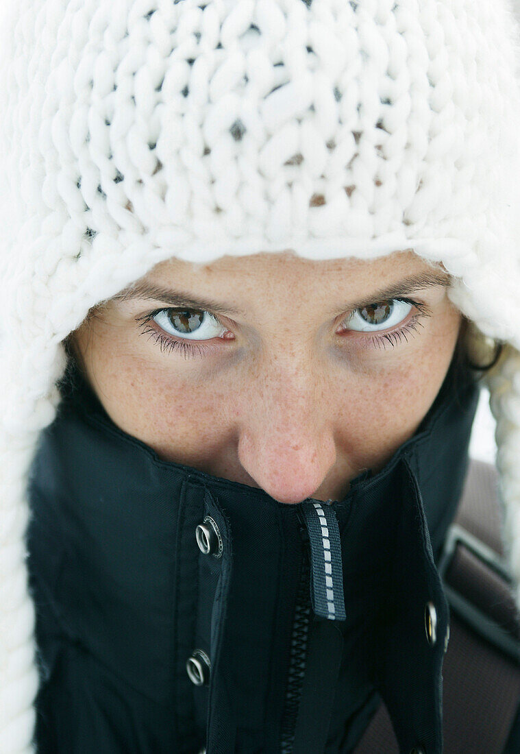 Junge Frau mit Strickmütze, Omsk, Sibirien