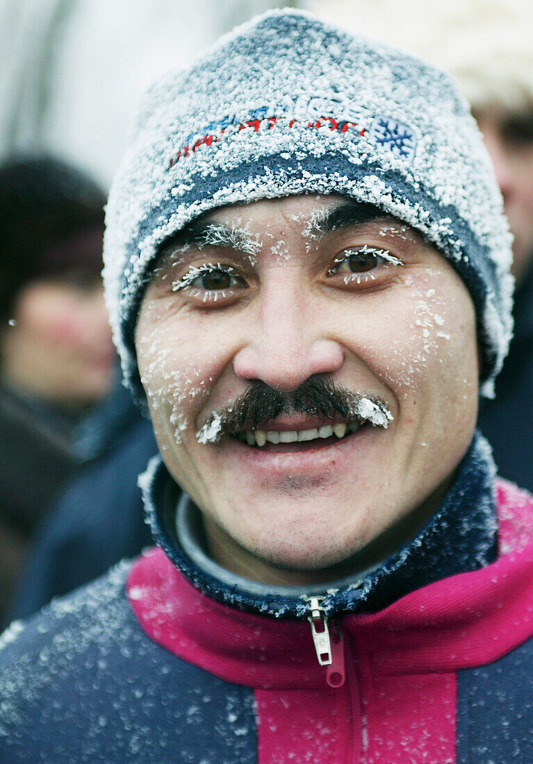 Mann mit vereistem Gesicht, Omsk, Sibirien