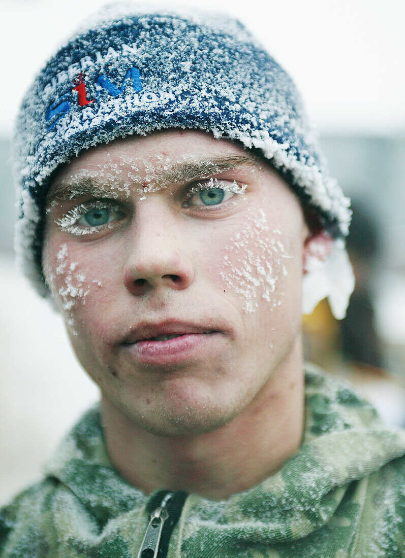 Junger Mann mit vereistem Gesicht, Sibirien