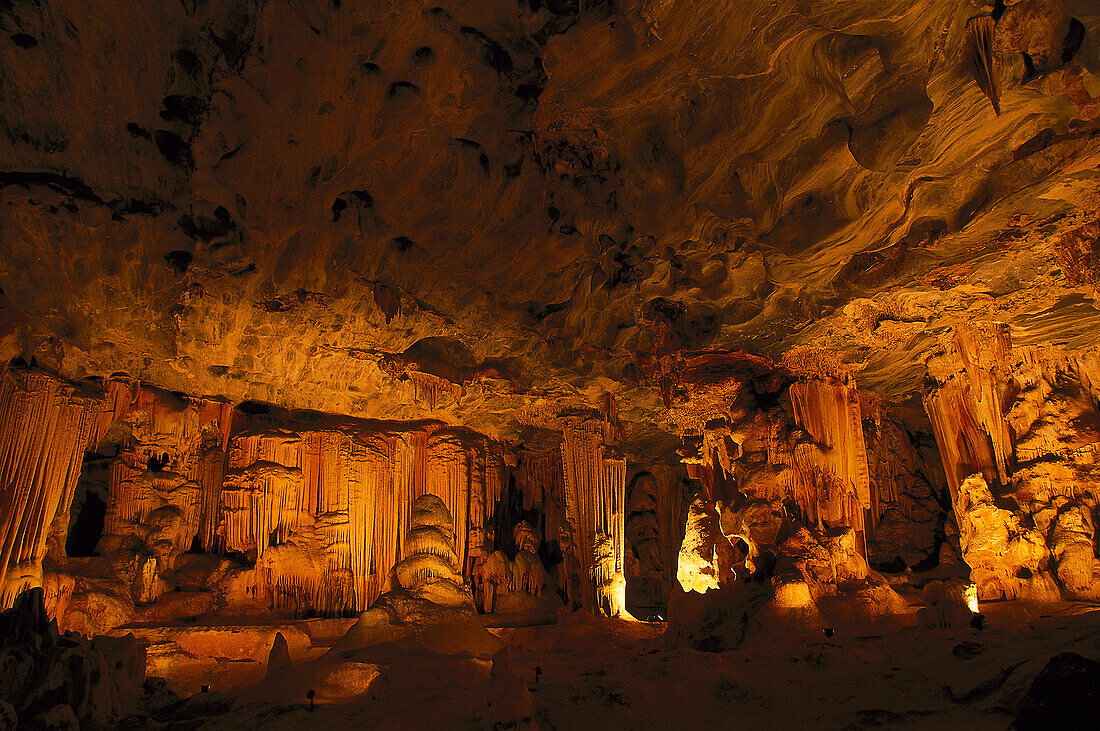 Stalactites in cave, Cango Cave, Oudtshoorn, South Africa