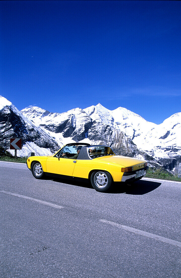 Cabrio before Grossglockner Mtn., Nationalpark Hohe Tauern Salzburger Land, Austria