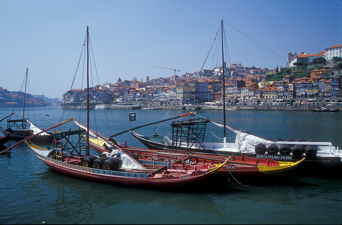 Barcos rabelos, Rio Douro, Vila Nova de Gaia, Porto Portugal