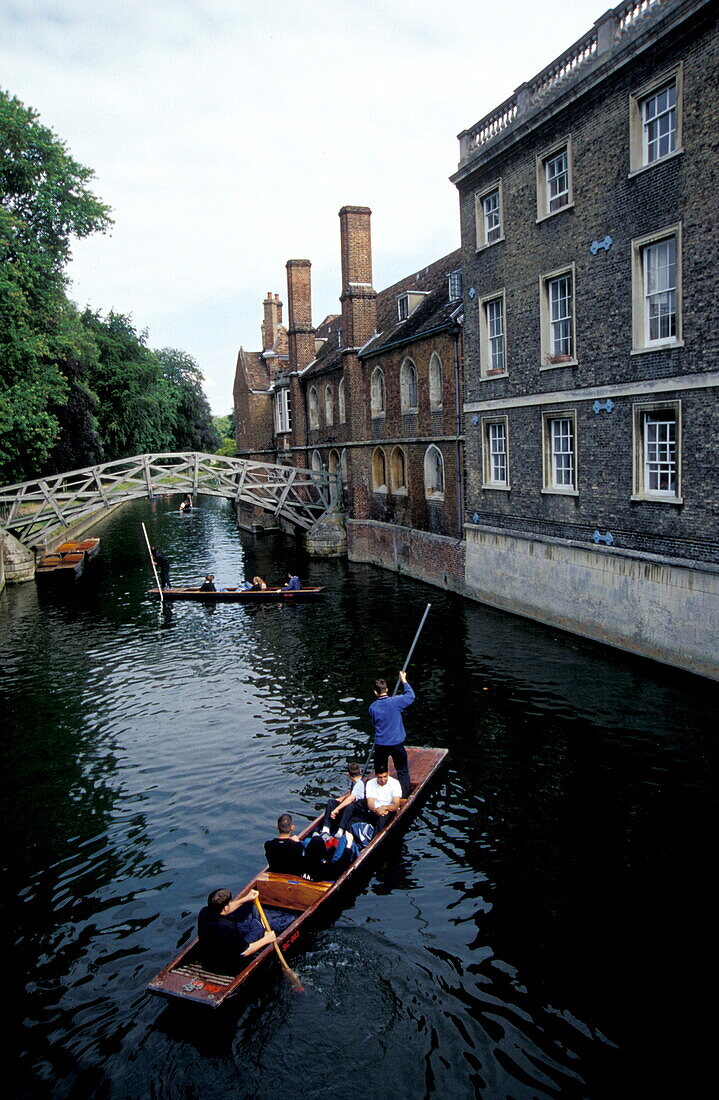 Mathematical Bridge and people in boats on the river Cam, Cambridge, Cambridgeshire, England, Great Britain, Europe