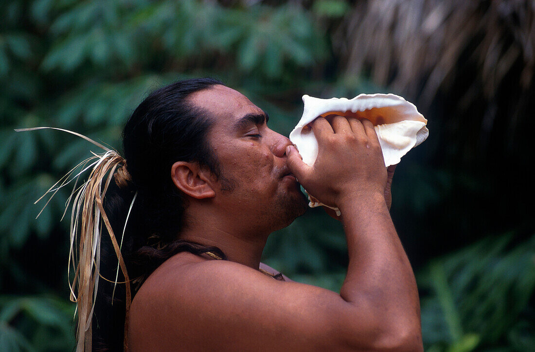 Muschelblaeser, Cook Islands Cultural Village Rarotonga, Cook-Inseln