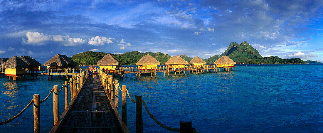 Überwasserbungalows im Bora Bora Pearl Beach Resort, Bora Bora, Französisch Polynesien, Südsee