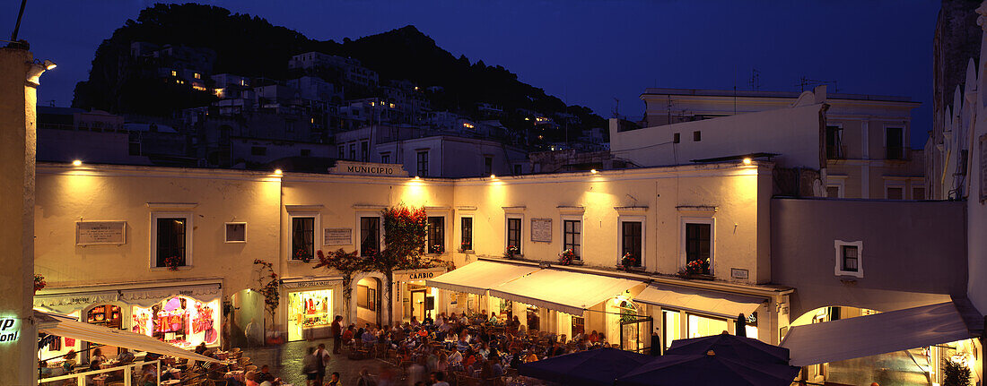 Marktplatz im Abendlicht, Piazetta Umberto I. Capri Stadt, Capri, Kampanien, Italien