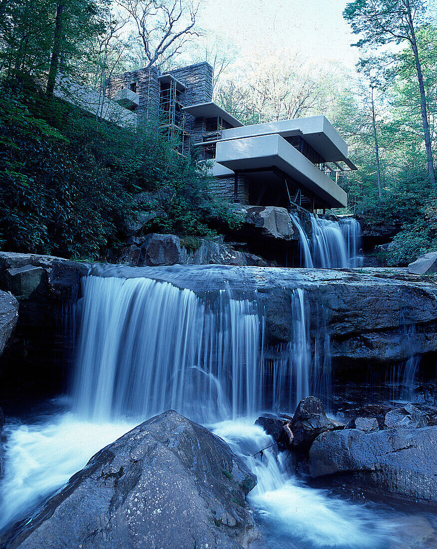 Fallingwater House, Haus oberhalb von Wasserfällen, Pennsylvania, USA, Amerika