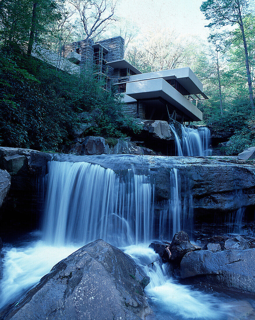 Fallingwater House, house above waterfalls, Pennsylvania, USA, America