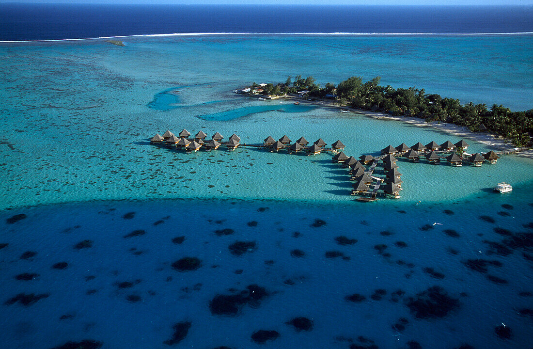 Wasserbungalows, Hotel Moana Beach Parkroyal, Matira Point, Bora Bora, Französisch Polynesien