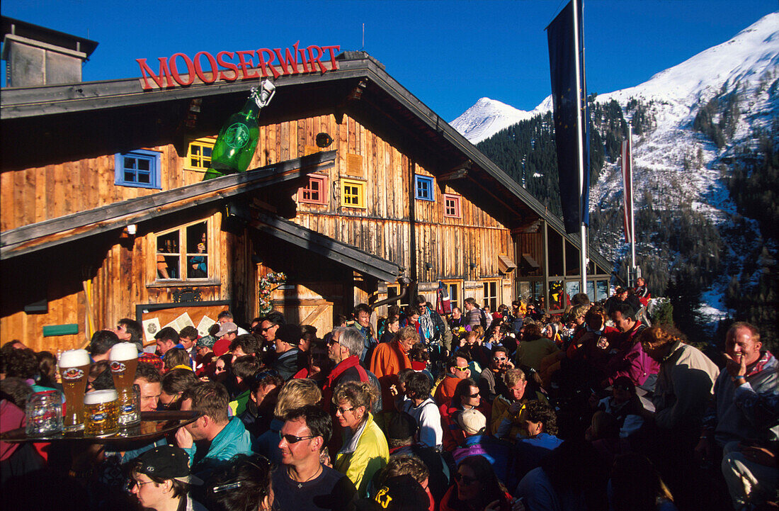 Apres Ski am Mooserwirt, Skihütte, St. Anton am Arlberg Tirol, Österreich