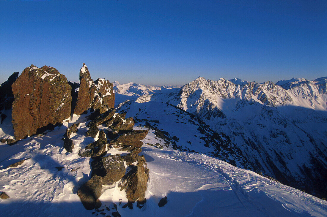 Felsengrat am Gaislachkogl, Blick ins Venter Tal, Soelden Oetztal, Tirol, Oesterreich